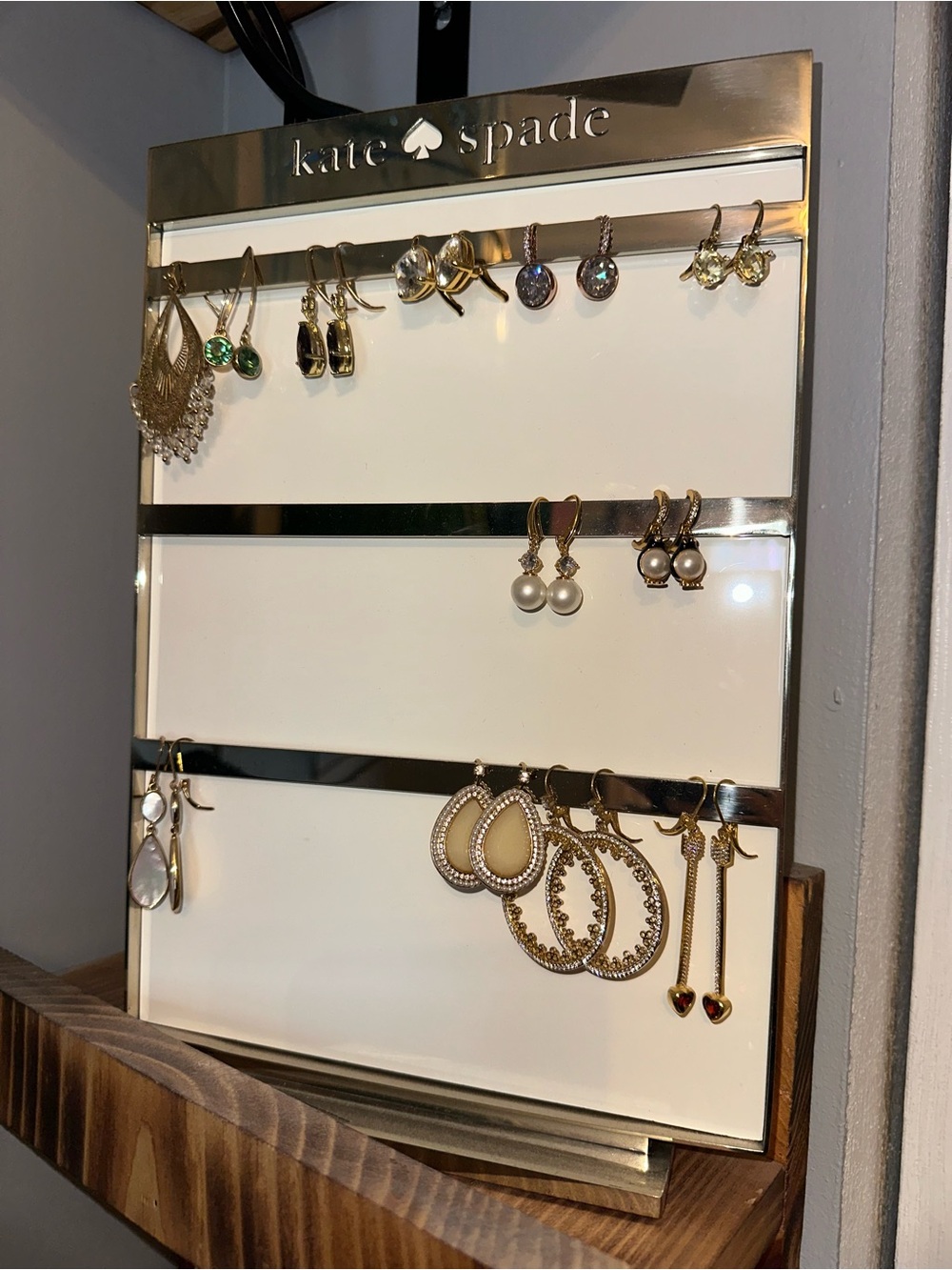 Kate spade earrings display